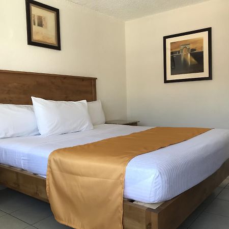Hotel Guillen Jr Tijuana Bagian luar foto