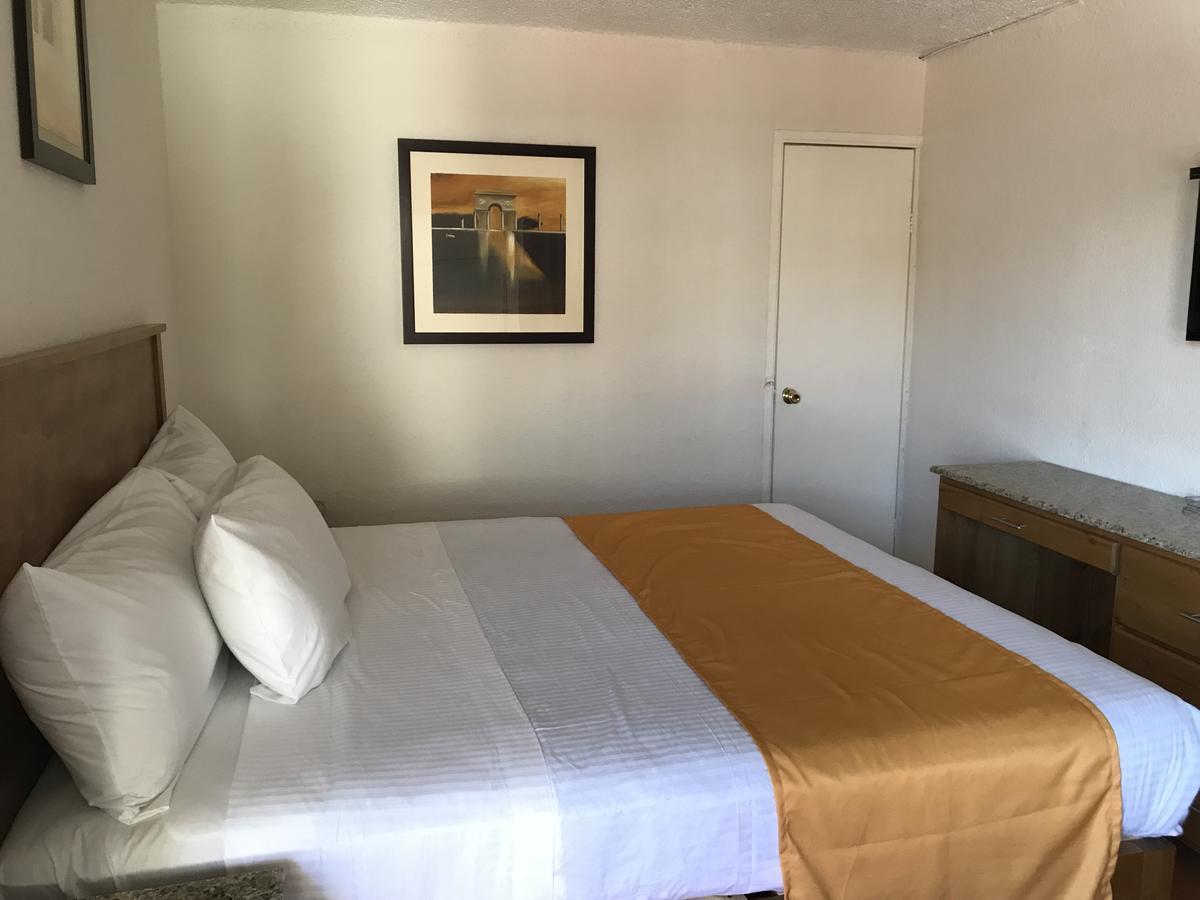 Hotel Guillen Jr Tijuana Bagian luar foto