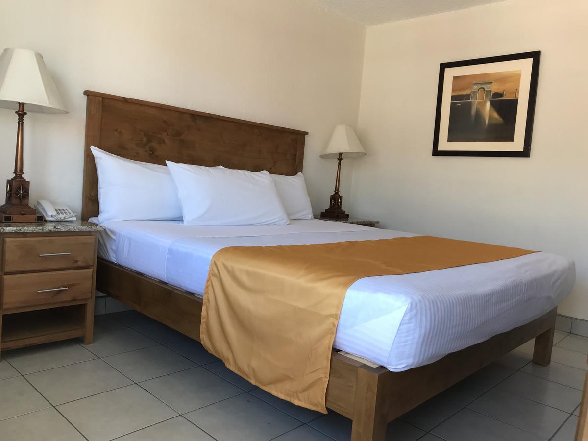 Hotel Guillen Jr Tijuana Bagian luar foto