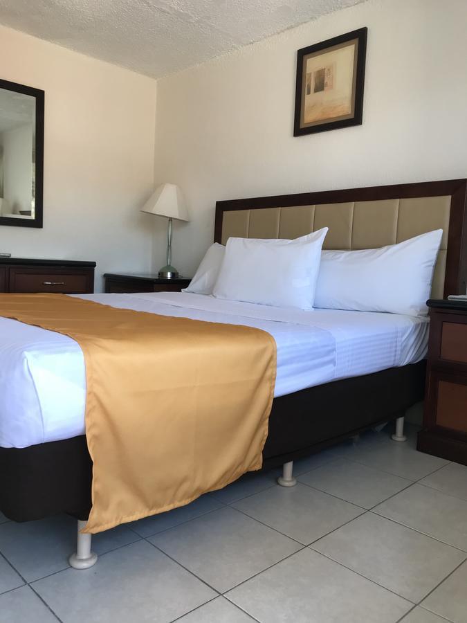Hotel Guillen Jr Tijuana Bagian luar foto