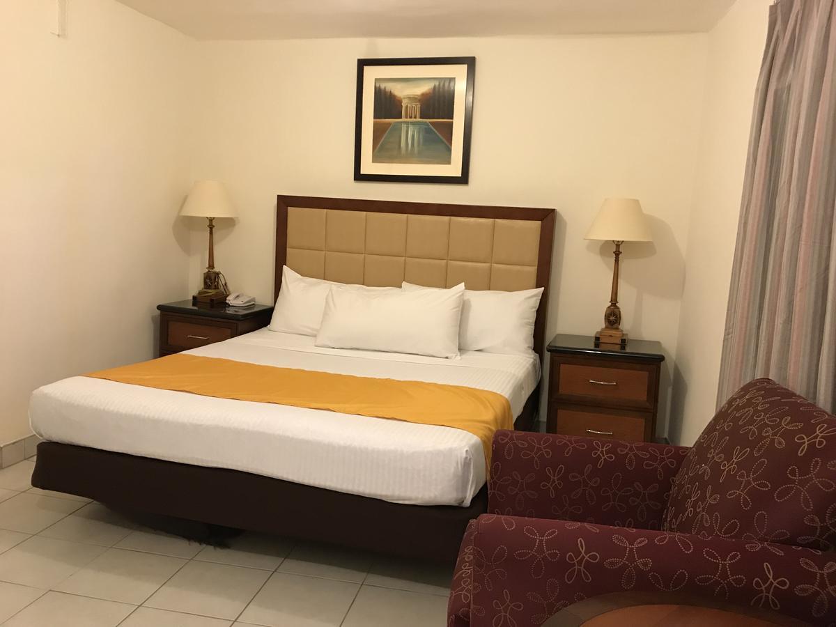 Hotel Guillen Jr Tijuana Bagian luar foto