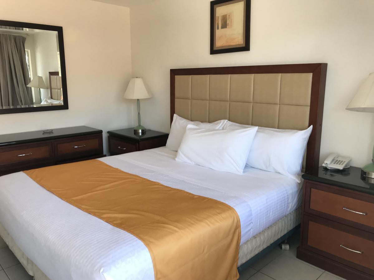 Hotel Guillen Jr Tijuana Bagian luar foto