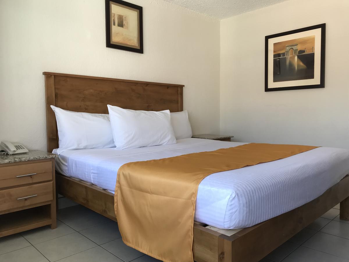 Hotel Guillen Jr Tijuana Bagian luar foto