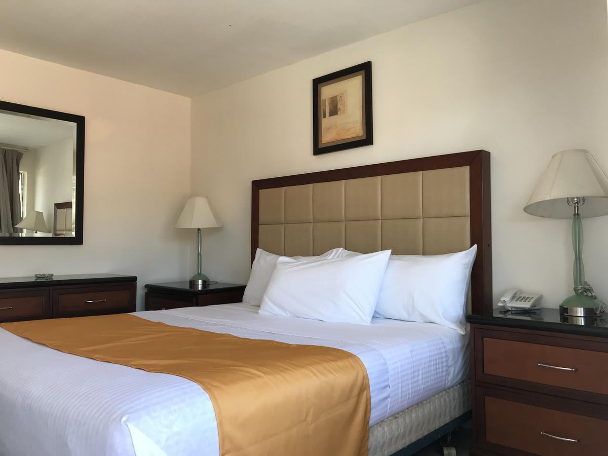 Hotel Guillen Jr Tijuana Bagian luar foto