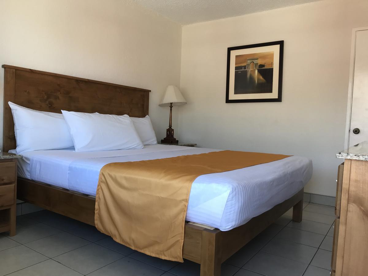 Hotel Guillen Jr Tijuana Bagian luar foto