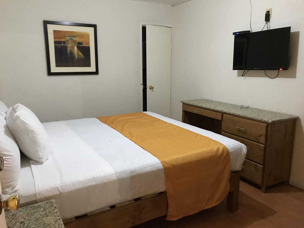 Hotel Guillen Jr Tijuana Bagian luar foto