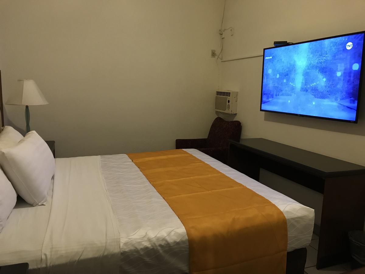 Hotel Guillen Jr Tijuana Bagian luar foto