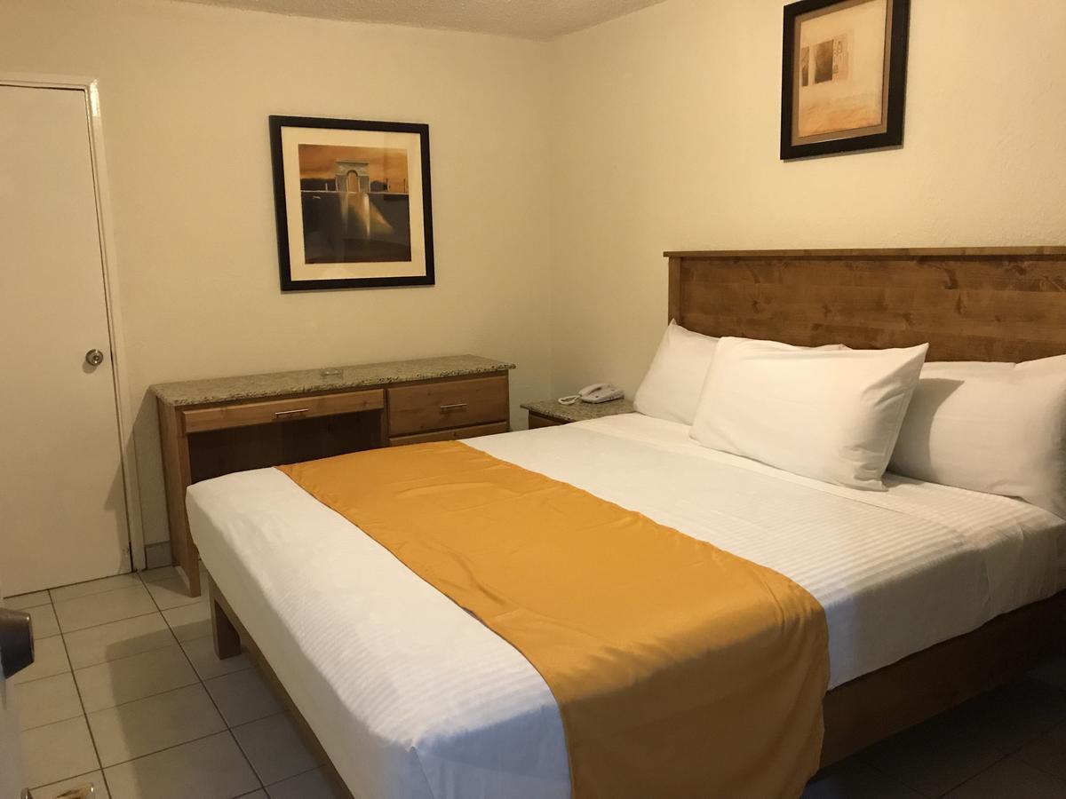 Hotel Guillen Jr Tijuana Bagian luar foto