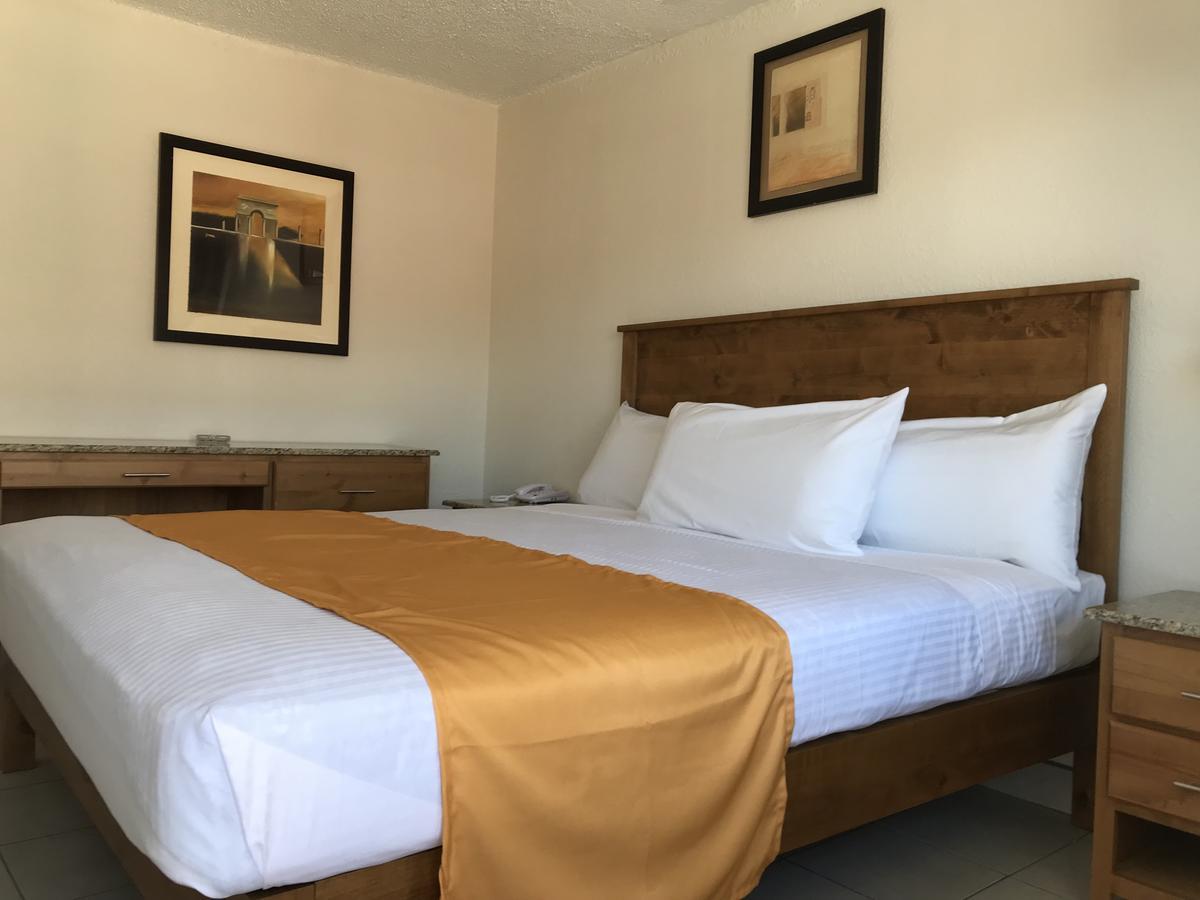 Hotel Guillen Jr Tijuana Bagian luar foto