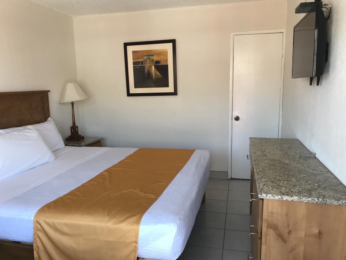 Hotel Guillen Jr Tijuana Bagian luar foto